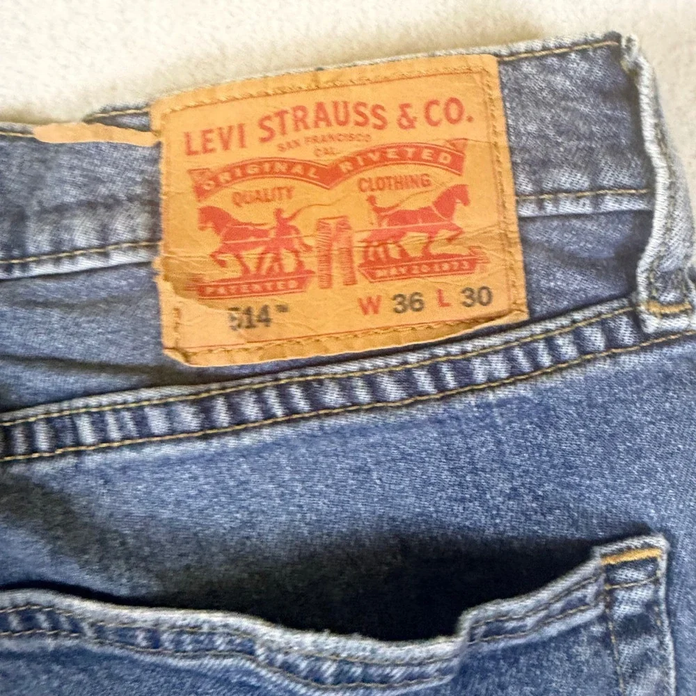 Levis 514 Straight Fit Jeans Mens 36x30 Blue Medium Wash Distressed Thrashed